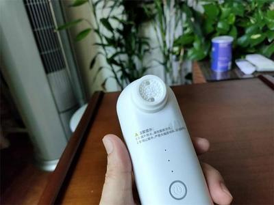 inFace超微小氣泡黑頭儀加潔面儀 雙效合一，輕松告別油膩與黑頭困擾